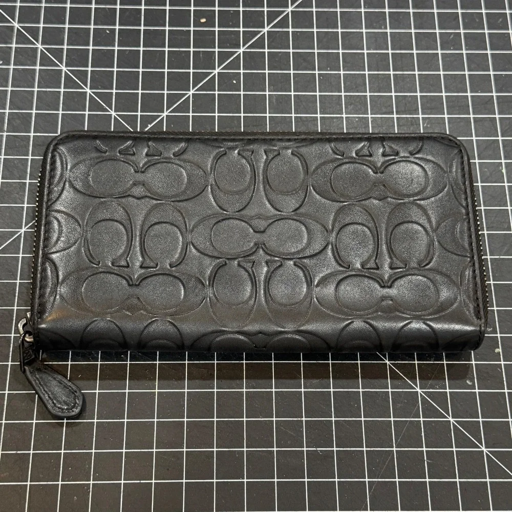 Coach Accordion Zip Wallet Black Signature Debossed‎ Leather Long Clutch Wallet